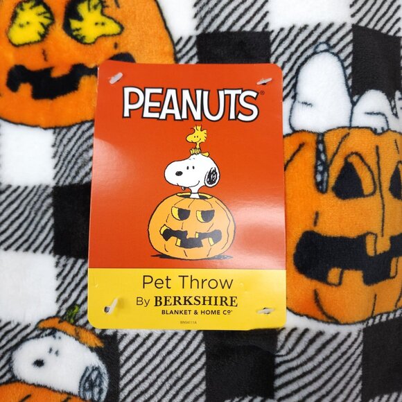 Peanuts Pet Throw By Berkshire 60" x 70" Halloween Snoopy Pumpkin Design Fall - Picture 3 of 9